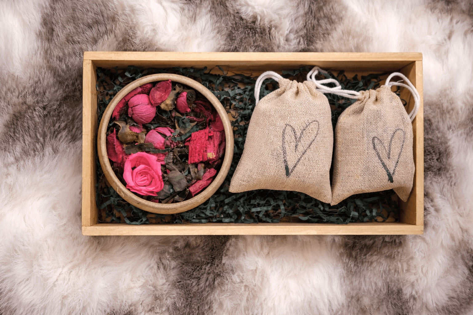Ceramic Potpourri Bowl with Jute Potli Bags